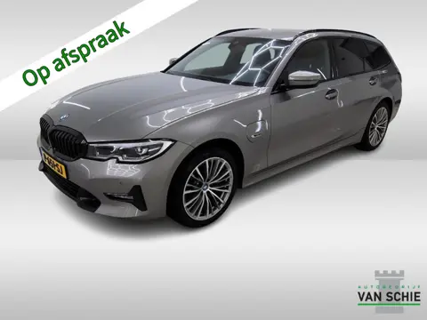 BMW 3 Serie Touring 320e xDrive Business Edition Plus 1e-Eig. & Dealer-Onderh. BOVAG-Garantie. NL-Au