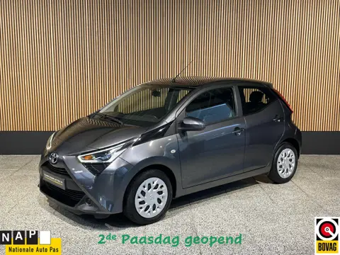 Toyota Aygo 1.0 VVT-i x-play NL auto | Navi | Camera | LED verlichting