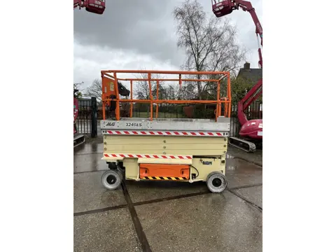 Gebruikte schaarhoogwerker JLG 3246ES