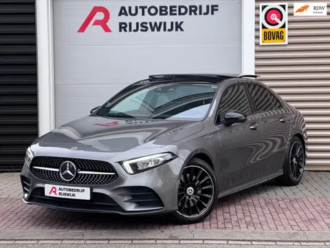 Mercedes-Benz A-klasse 250 AMG Line Pano/Sfeer/Camera