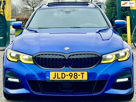 BMW 3-serie Touring 330e xDrive M PAKKET/HUD/LASER/PANO 2021 RIJK UITGERUST