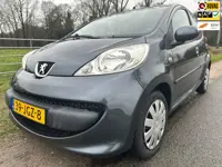 Peugeot 107 1.0-12V XS 4 nieuwe banden airco
