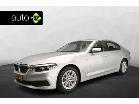 BMW 5 Serie Sedan 530i Trekhaak / Active cruise / Head-up / LED / Park assist / Camera / Alu wielen 