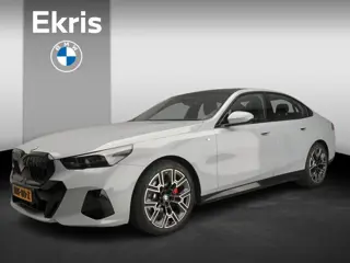 BMW 5 Serie Sedan 520i | M-Sportpakket | LED | HUD | Panoramadak | Sportstoelen | Stoelverwarming | 