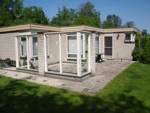 Rustig gelegen bungalow aan de oostkant van Texel