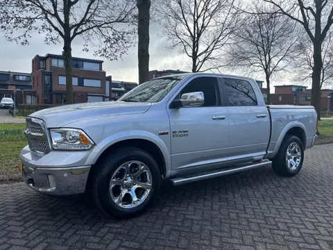 Dodge Ram 1500 5.7 V8 Quad Cab 6'4 Laramie LAGE BIJTELLING!