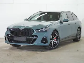BMW 5 Serie Touring 550e xDrive M-Sport Pro | 20" | Panorama | CoPilot | Bowers & Wilkins | Trekhaak