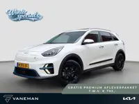Kia e-Niro ExecutiveLine 64 kWh | 1e Eigenaar | Open Dak | LED | RMC Trekhaak | JBL | Stoelventilati