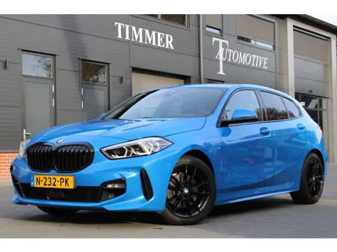 BMW 1-serie 118i High Executive M Sport 17 inch - Schuif kanteldak -Hooglans zwarte delen - Goed ond