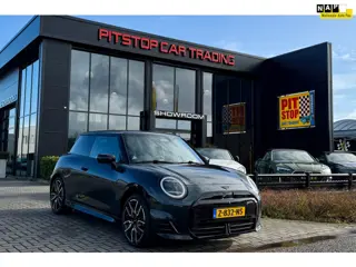 Mini Cooper SE John Cooper Works XL 54.2 kWh, Pano, Stuurwiel Verwarming, 360 Camera,