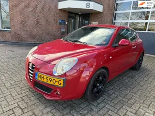 Alfa Romeo MiTo 1.4 Distinctive / bj.2009 / kleur: rood / airco / sportvelgen / APK tot 11/2026 / NA