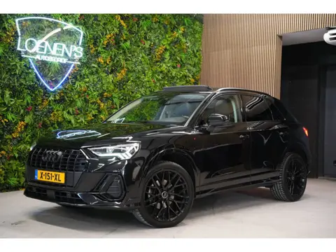Audi Q3 35 TFSI S Line / Pano / Trekhaak / Camera
