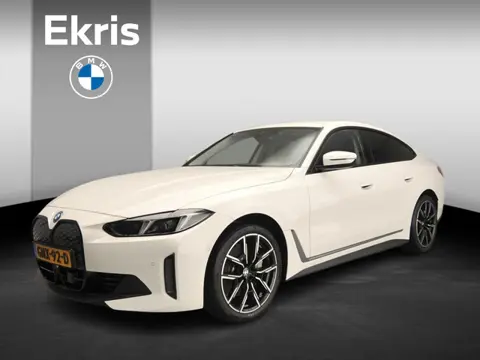 BMW i4 Gran Coupé eDrive35 LED | Navigatie | Active cruise | Trekhaak | Sportstoelen | Stoelverwarmi