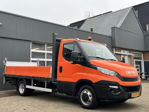 Iveco Daily 35C14 2.3 375 Laadklep 500kg Trekhaak 3500kg trekgewicht Airco 2-Persoons Open laadbak P