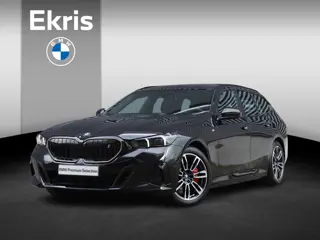 BMW i5 Touring eDrive40 | M Sportpakket Pro | Trekhaak | Driving Assistant Prof. | Adaptief M Onders