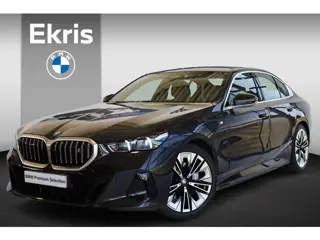 BMW i5 eDrive40 | M Sportpakket | Glazen Panoramadak | Trekhaak Elektrisch | Stuur- en stoelverwarmi