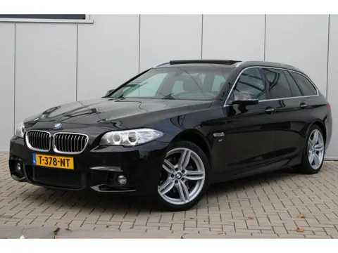 BMW 5-serie Touring 528xi M-Pakket I PANO I LED I ALCANTARA I CLIMA I NAVI I 19INCH I