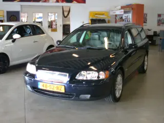Volvo V70 2.4 D5 Edition II (bj 2006, automaat)