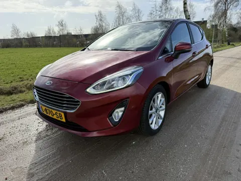Ford Fiesta 1.0 EcoBoost Vignale | PANORAMADAK | AUTOMAAT | TREKHAAK | CAMERA | PDC | LMV |