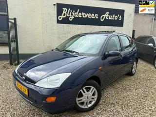 Ford Focus 1.4-16V Trend 5Drs | Nieuwe APK | Schuifdak | LM | Trekhaak