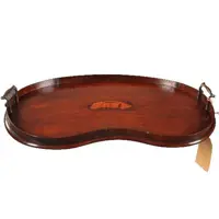 Antieke dienbladen / Engels niervormig mahonie  dienblad met inlegwerk en restauraties