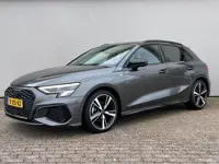 Audi A3 Sportback 35 TFSI | S Edition | Trekhaak | 19 inch | Keyless | Zwart optiek