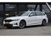BMW 3-serie Touring 318i High Executive Sport Line | TREKHAAK | APPLE CARPLAY | NAP | DEALER ONDERHO