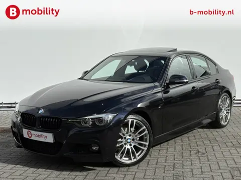 BMW 3-serie 320i High Executive M-Sport 'AZURITSCHWARZ' 42.000 KM! Apple CarPlay | Schuif/Kanteldak 