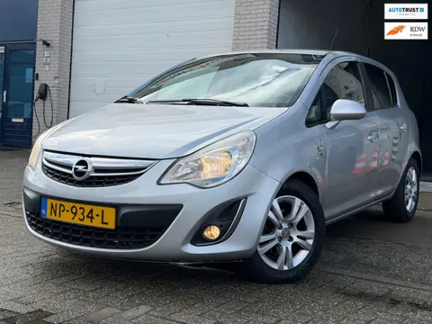 Opel Corsa 1.4-16V Cosmo/ AUTOMAAT/ 2e EIG/ dealeronderhouden/ 1jaar apk/ volle opties/ zeer nette a