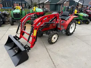 Yanmar AF324 met voorlader