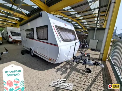 Bürstner Premio Life 425 TS - EINDKEUKEN - DWARS BED