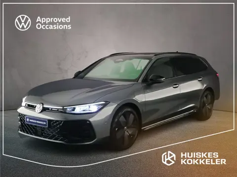 Volkswagen Passat Variant R-Line Edition 1.5 TSI eHybrid 272pk DSG Automaat Trekhaak, Panoramadak, H