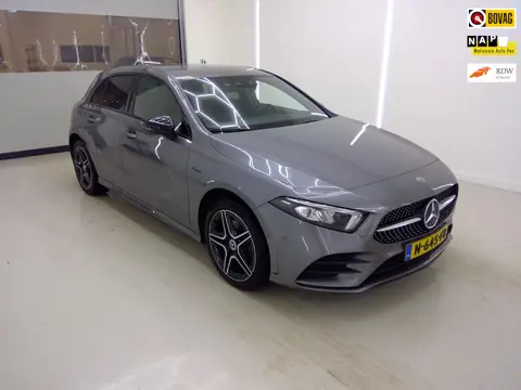Mercedes-Benz A-klasse 250 e Business Solution AMG Limited+Leder+Sfeer-verlichting+Navigatie+Apple-c