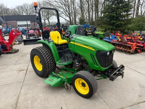 John Deere 4520 met midden maaidek 180cm (bj 2008)