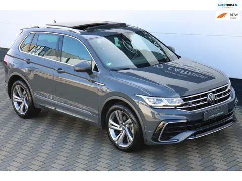 Volkswagen Tiguan 1.5 TSI DSG R-Line Pano Trekhaak Carplay !!