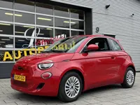 Fiat 500 Electric -RED Edition 24 kWh - 5500 KM Apple CarPlay / Navigatie I LED I Veiligheid Pakket 