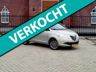 Lancia Ypsilon 0.9 TwinAir Platinum / Automaat / Leer / Airco / Cruise control