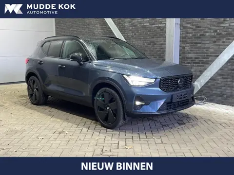 Volvo XC40 B4 Ultra Black Edition | Panoramadak | Trekhaak | 360° Camera | ACC | Stoel+Stuurverwarmi