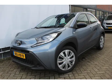 Toyota Aygo X 1.0 VVT-i MT Play Stoelverwarming l Achteruitrijcamera l Start-stop knop l Apple carpl