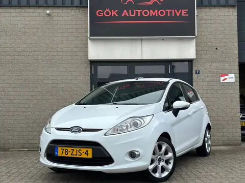 Ford Fiesta 1.25 Titanium / Stoelverwarming / Leer / PDC / NAP / LM Velgen / Cruise Control / Voorru