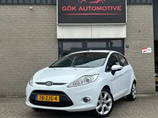 Ford Fiesta 1.25 Titanium / Stoelverwarming / Leer / PDC / NAP / LM Velgen / Cruise Control / Voorru