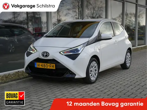 Toyota Aygo 1.0 VVT-i x-play Automaat | CarPlay | Achteruitrijcamera | Airco