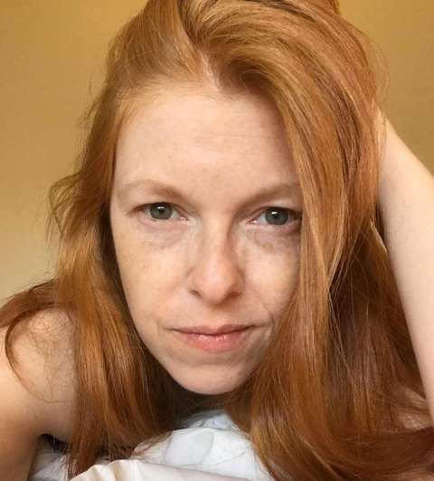 Vrouw met rugzak zoekt se ks