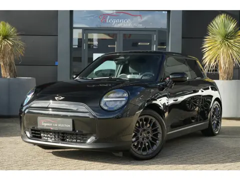 MINI Cooper E Essential 40.7 kWh 184pk Stoelverwarming/AppleCarplay/Camera