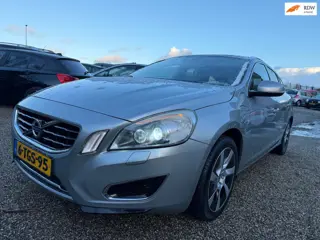 Volvo V60 2.4 D6 AWD Plug-In Hybrid Pure Limited Leer Memory Cruise PDC Nieuwe Banden