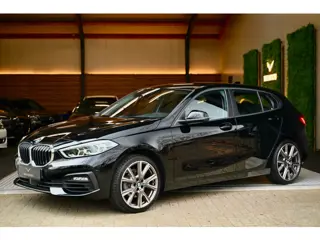 BMW 1-serie 118i Executive - Adaptive Cruise Control - El. Achterklep - Stoelverwarming - Live Cockp