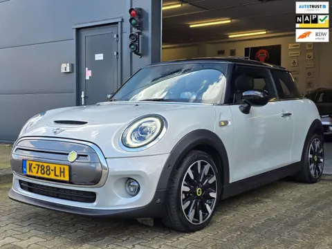 Mini Mini Electric Yours 33 kWh / NAP / 1 EIGENAAR / DEALER ONDERH. / STOELVERW. / CAMERA / KEYLESS 