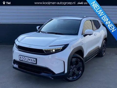 Toyota Urban Cruiser Executive 61 kWh Nieuw! Panoramadak, 360° camea, navigatie, parkeersensoren, dr