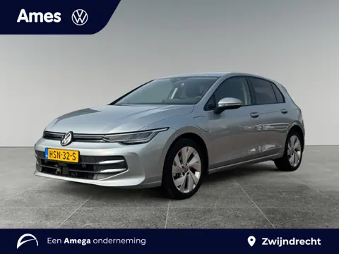 Volkswagen Golf 1.5 204pk eHybrid Life Edition Achteruitrijcamera | Stoelverwarming | Adaptive cruis