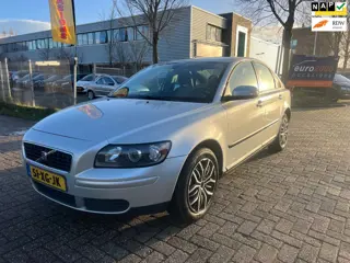 Volvo S40 1.6 - MET 113.000KM - CRUISECONTROLE - NETJES